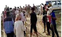 हरियाणा और यूपी के किसानों में मारपीट, जमकर चले लाठी- डंडे हरियाणा और यूपी के किसानों में मारपीट, जमकर चले लाठी- डंडे