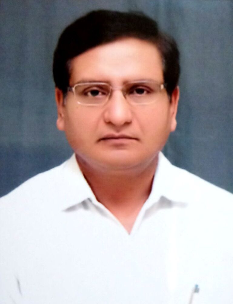 विधान परिषद की 11 सीटों के लिये मतदान शुरू