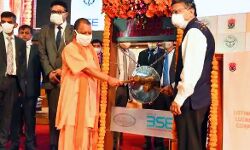 बॉम्बे स्टॉक एक्सचेंज में यूपी के सीएम ने रचा इतिहास बॉम्बे स्टॉक एक्सचेंज में यूपी के सीएम ने रचा इतिहास