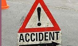 कोहरे के कारण आपस मे भिडी गडियां कोहरे के कारण आपस मे भिडी गडियां