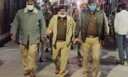 एसपी देहात ने पैदल गश्त कर लोगों को किया आश्वस्त एसपी देहात ने पैदल गश्त कर लोगों को किया आश्वस्त