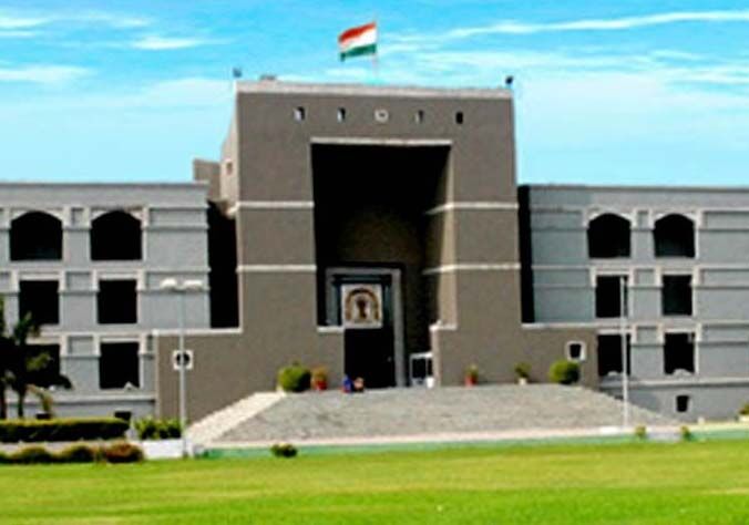 मास्क नही पहनने वालों की लगे कोरोना केंद्र में ड्यूटी- हाई कोर्ट मास्क नही पहनने वालों की लगे कोरोना केंद्र में ड्यूटी- हाई कोर्ट