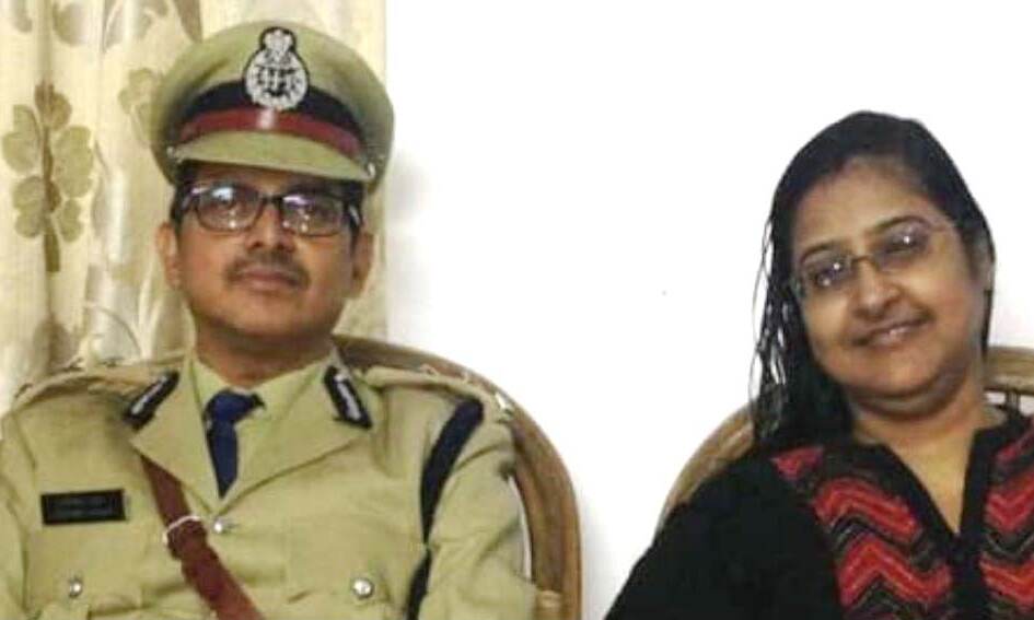 IPS अमिताभ ठाकुर को पत्नी समेत रेप केस में फंसाने वालों को जेल
