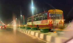 ऐलिवेटिड़ रोड़ पर गलत दिशा में दौड़ी रोड़वेज बस- वीडियों हुआ वायरल ऐलिवेटिड़ रोड़ पर गलत दिशा में दौड़ी रोड़वेज बस- वीडियों हुआ वायरल