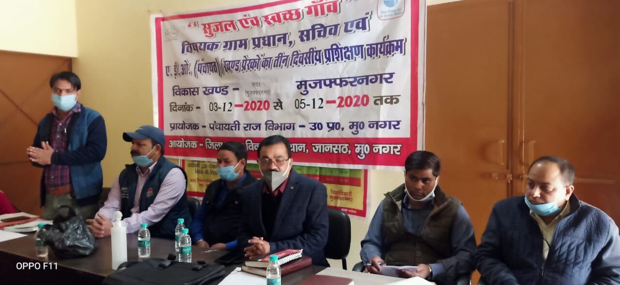 स्वच्छ भारत अभियान में सहयोग दे ग्रामप्रधान व सचिव: श्रीवास्तव