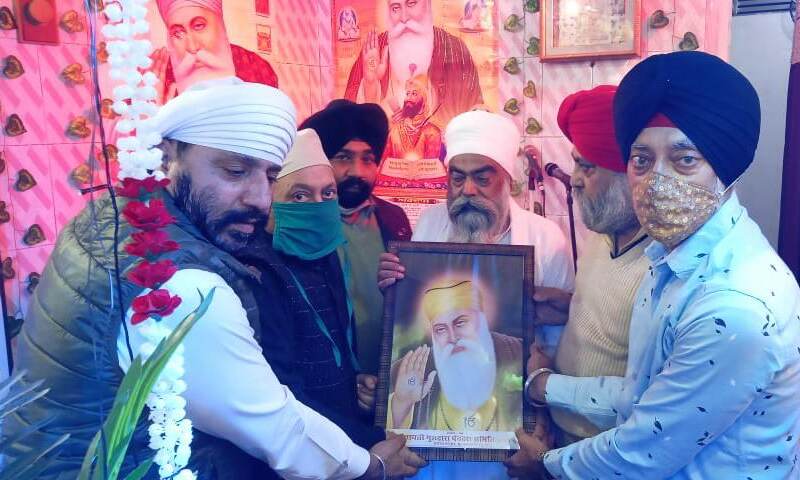 गुरू नानकदेव के प्रकाशोत्सव पर सजा कीर्तन दरबार