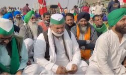 यूपी गेट पर धरने के 9वें दिन भी किसानों का जोश बरकरार यूपी गेट पर धरने के 9वें दिन भी किसानों का जोश बरकरार