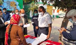 मंड़लायुक्त ने मतदान बूथों का निरीक्षण कर जाना हाल- दिए दिशा निर्देश