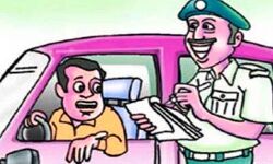 यातायात नियमों को तोड़ने पर 912 लोगों का चालान यातायात नियमों को तोड़ने पर 912 लोगों का चालान