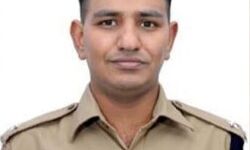 पुलिस ने UP के IPS अफसर को बनाया 50 हजार का इनामी पुलिस ने UP के IPS अफसर को बनाया 50 हजार का इनामी