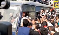 हिरासत में अखिलेश - बोले मेरे नागरिक अधिकारों का हनन