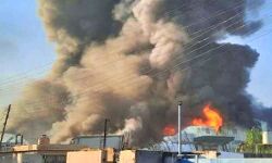 फैक्ट्री में लगी भीषण आग से करोड़ों का नुकसान फैक्ट्री में लगी भीषण आग से करोड़ों का नुकसान