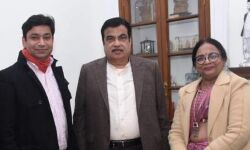 चेयरपर्सन ने पुत्र के साथ सडक परिवहन मंत्री से की शिष्टाचार भेंट चेयरपर्सन ने पुत्र के साथ सडक परिवहन मंत्री से की शिष्टाचार भेंट