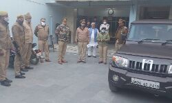 पुलिस की किलेबंदी से अपने घरों में ही रहे सपाई पुलिस की किलेबंदी से अपने घरों में ही रहे सपाई