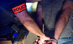 शिक्षक हत्या मामले में पांच संदिग्ध गिरफ्तार शिक्षक हत्या मामले में पांच संदिग्ध गिरफ्तार