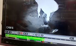 मेरठ रोड पर दुकानें खंगालकर चोर ले उड़े हजारों का माल