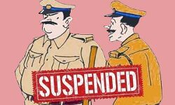 लापरवाही बरतने पर दो पुलिसकर्मी हुए निलंबित लापरवाही बरतने पर दो पुलिसकर्मी हुए निलंबित