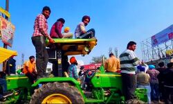 5 राज्यों में टोल प्लाजा पर किसानों का हल्ला बोल 5 राज्यों में टोल प्लाजा पर किसानों का हल्ला बोल