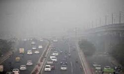 आसमान में छाया घना कोहरा, वायु गुणवत्ता बहुत खराब आसमान में छाया घना कोहरा, वायु गुणवत्ता बहुत खराब