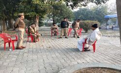 सपा नेताओं पर पुलिस का पहरा सपा नेताओं पर पुलिस का पहरा