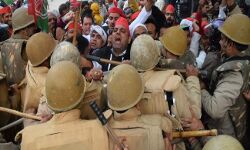 किसान आंदोलन: यूपी में सुरक्षाबलों का सख्त पहरा किसान आंदोलन: यूपी में सुरक्षाबलों का सख्त पहरा