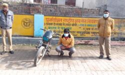 चोरी की बाईक के साथ आरोपी गिरफ्तार चोरी की बाईक के साथ आरोपी गिरफ्तार