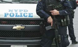 क्रिसमस मना रही भीड़ पर फायरिंग क्रिसमस मना रही भीड़ पर फायरिंग