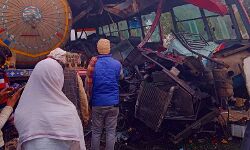 बस और टैंकर का हुआ एक्सीडेंट- 7 की मौत