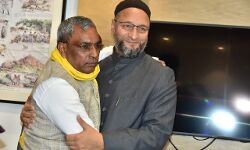 AIMIM की यूपी में एंट्री, राजभर से मिल सकता हाथ AIMIM की यूपी में एंट्री, राजभर से मिल सकता हाथ