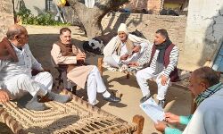 कृषि बिल के विरोध में किसानों को जागरूक करने गांवों में पहुंचे सपाई कृषि बिल के विरोध में किसानों को जागरूक करने गांवों में पहुंचे सपाई