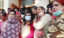 किन्नरों के साथ बैठक कर DM ने सुनी समस्याएं