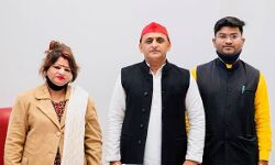 पूर्व मंत्री ने सपा अध्यक्ष से मुलाकात कर विधानसभा चुनावों पर की चर्चा पूर्व मंत्री ने सपा अध्यक्ष से मुलाकात कर विधानसभा चुनावों पर की चर्चा