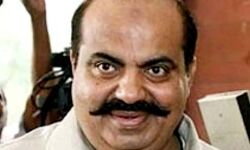 अतीक अहमद के करीबी फरहान की संपत्ति पर भी चला बुलडोजर अतीक अहमद के करीबी फरहान की संपत्ति पर भी चला बुलडोजर