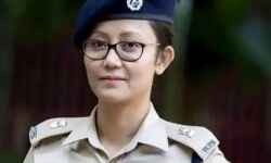 महिला अधिकारी ने लौटाया ड्रग के खिलाफ लड़ाई में मिला मेडल