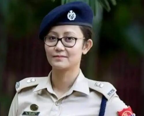 महिला अधिकारी ने लौटाया ड्रग के खिलाफ लड़ाई में मिला मेडल महिला अधिकारी ने लौटाया ड्रग के खिलाफ लड़ाई में मिला मेडल