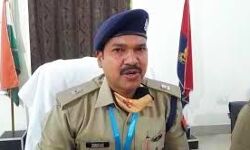 परिजनों ने मामूली बात पर बुजुर्ग की पीट-पीट हत्या कर दी परिजनों ने मामूली बात पर बुजुर्ग की पीट-पीट हत्या कर दी