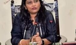 खतौनी में विरासत दर्ज कराने को डीएम ने ग्रामीणों से किया संवाद