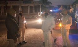 मास्क न लगाने वालों की पुलिस ने लगाई क्लास मास्क न लगाने वालों की पुलिस ने लगाई क्लास