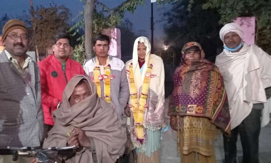 मिली मंजिलः पुलिस चौकी पर प्रेमी युगल ने एक-दूसरे को पहनाई वरमाला