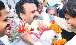 मिशन बंगाल - BJP के भरोसेमंद कार्यकर्त्ता बन रहे हैं संजीव बालियान मिशन बंगाल - BJP के भरोसेमंद कार्यकर्त्ता बन रहे हैं संजीव बालियान