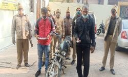 राहगीरों से लूट करने वाले दो आरोपी मुठभेड़ में गिरफ्तार राहगीरों से लूट करने वाले दो आरोपी मुठभेड़ में गिरफ्तार