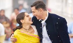 ताज महल के सामने हाथ में गुलाब लिए डांस करते दिखे अक्षय कुमार ताज महल के सामने हाथ में गुलाब लिए डांस करते दिखे अक्षय कुमार