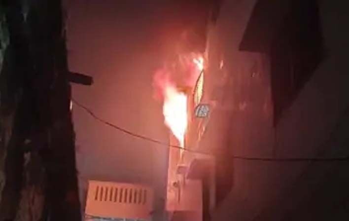 प्लास्टिक के गोदाम में लगी आग से लाखों का नुकसान