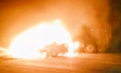 भीषण सड़क हादसे में कार में लगी आग,पांच लोग जिंदा जले भीषण सड़क हादसे में कार में लगी आग,पांच लोग जिंदा जले