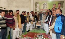 रालोद कार्यालय पर धूमधाम से मनाई गई पूर्व प्रधानमंत्री चौ. चरण सिंह की जयंती रालोद कार्यालय पर धूमधाम से मनाई गई पूर्व प्रधानमंत्री चौ. चरण सिंह की जयंती