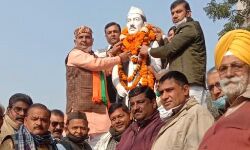 BJP ने जयंती पर पूर्व PM को याद कर किया नमन BJP ने जयंती पर पूर्व PM को याद कर किया नमन