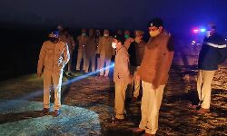 पुलिस मुठभेड में इनामी बदमाश गिरफ्तार पुलिस मुठभेड में इनामी बदमाश गिरफ्तार