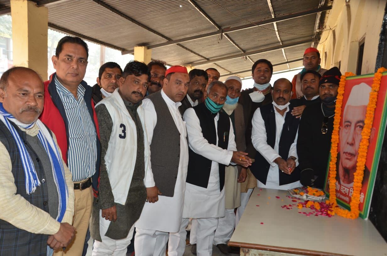 सपाईयों ने लिया किसानों की आवाज बुलंद करने का संकल्प सपाईयों ने लिया किसानों की आवाज बुलंद करने का संकल्प