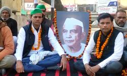 भाकियू अखंड ने किसान मसीहा को दी पुष्पांजलि, उपवास रखा