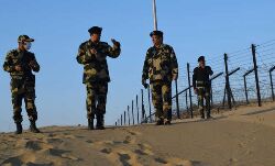 BSF के IG पहुंचे भारत-पाक बॉर्डर BSF के IG पहुंचे भारत-पाक बॉर्डर